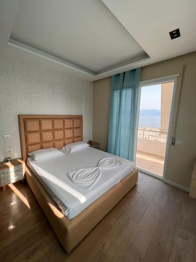 Soleil Apartment With Sunbed & Umbrella Vlorë Exteriör bild