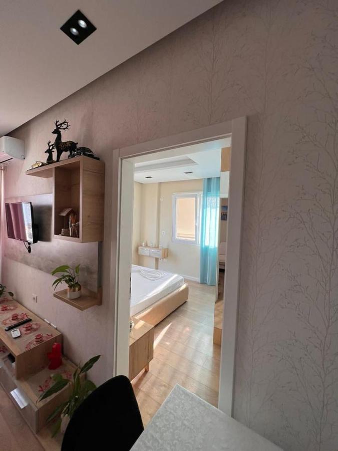 Soleil Apartment With Sunbed & Umbrella Vlorë Exteriör bild