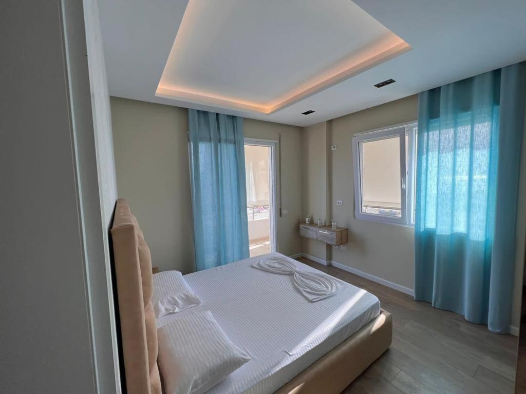 Soleil Apartment With Sunbed & Umbrella Vlorë Exteriör bild