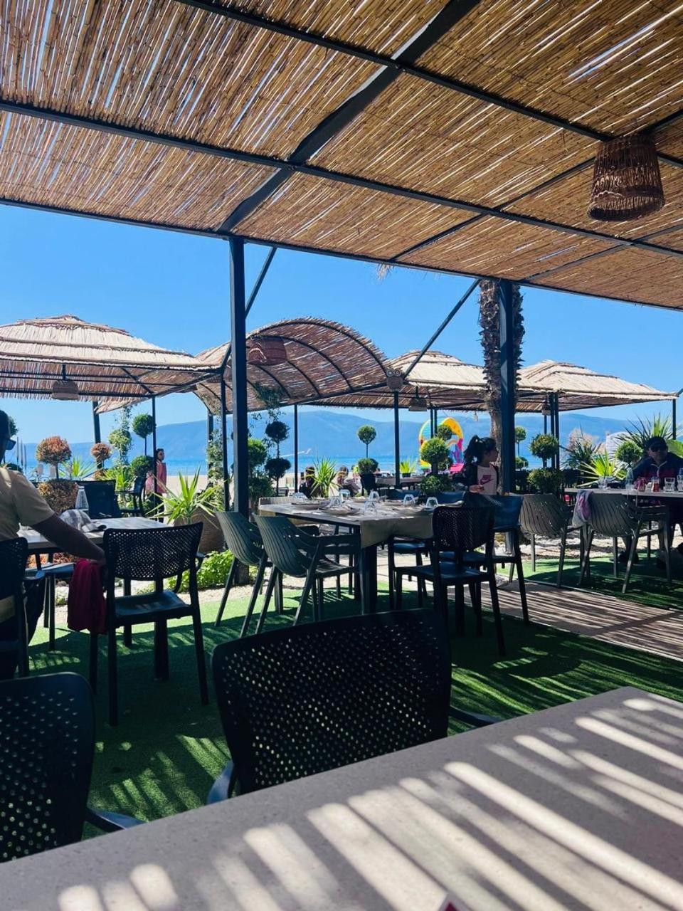 Soleil Apartment With Sunbed & Umbrella Vlorë Exteriör bild