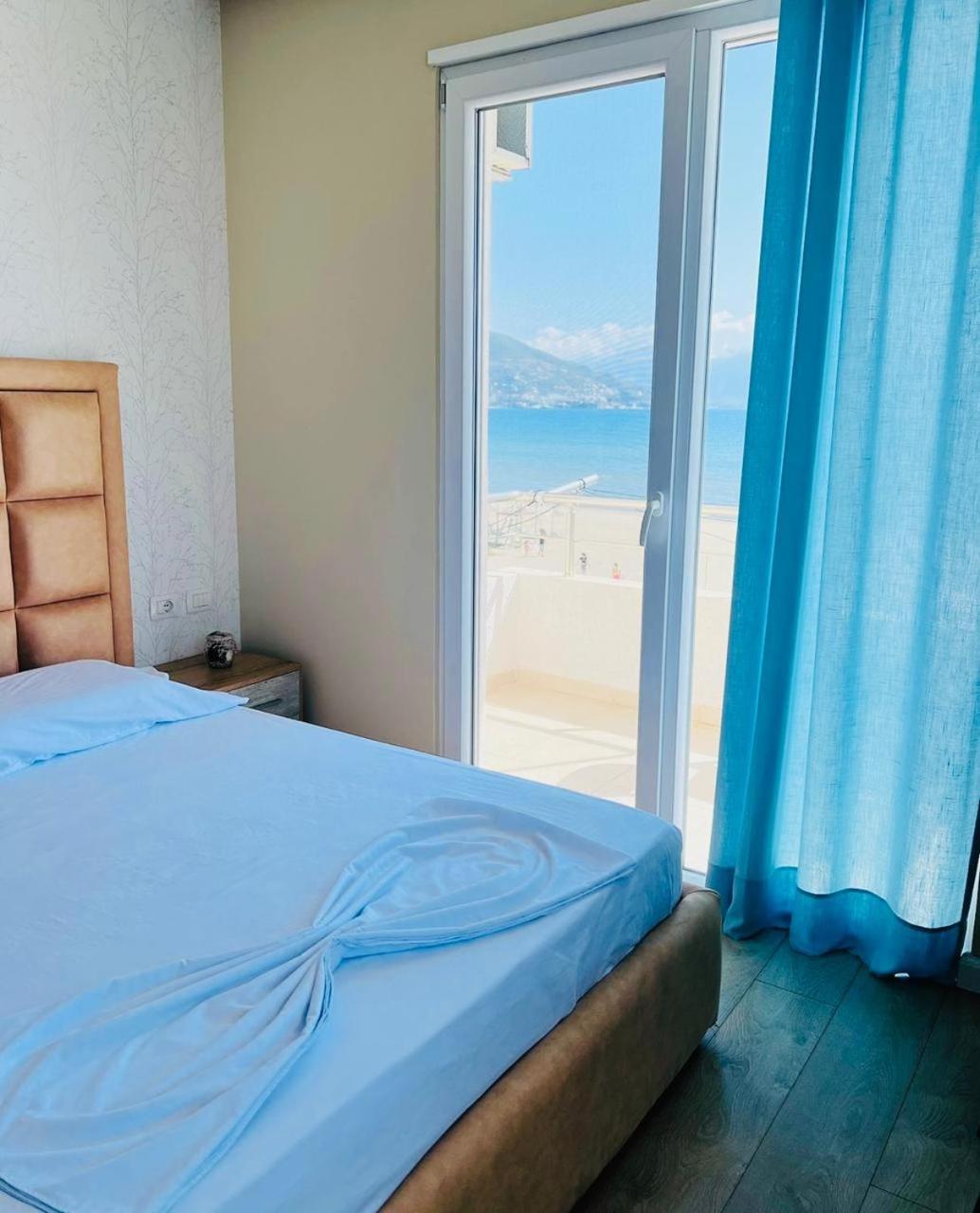 Soleil Apartment With Sunbed & Umbrella Vlorë Exteriör bild
