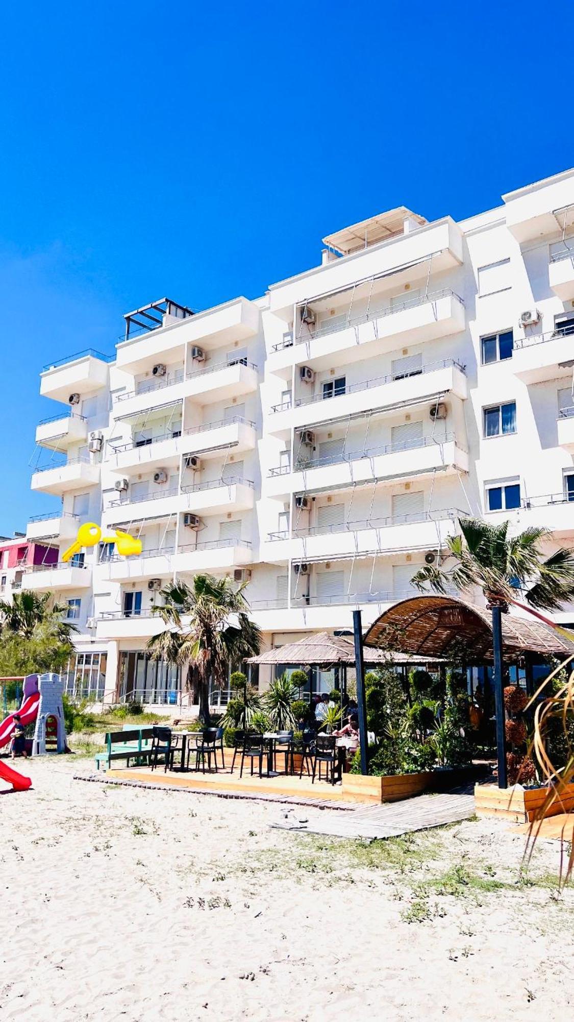 Soleil Apartment With Sunbed & Umbrella Vlorë Exteriör bild